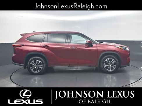 Used 2022 Toyota Highlander XLE image 6