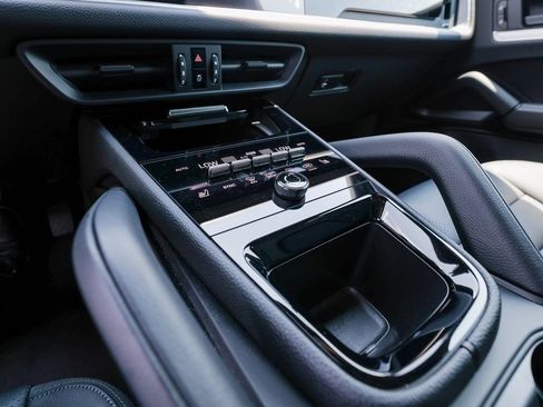 Certified 2025 Porsche Cayenne image 20