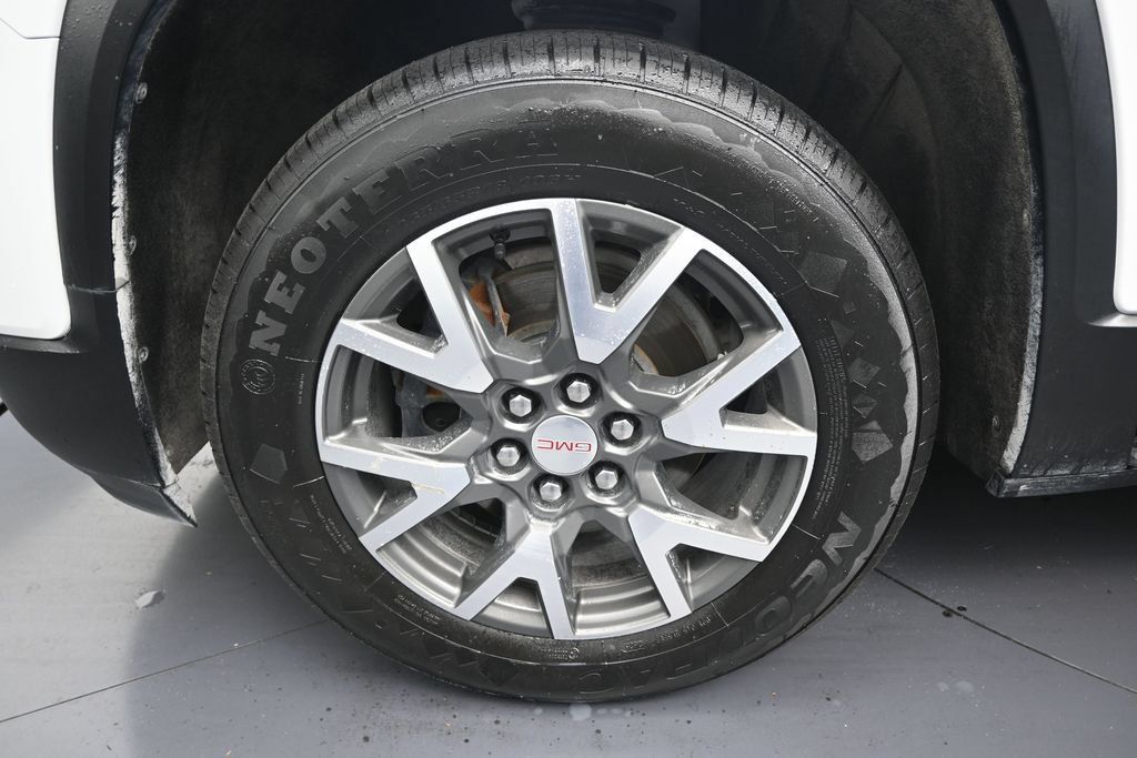 Used 2023 GMC Acadia SLE FWD image 9