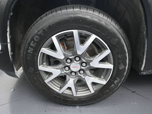 Used 2023 GMC Acadia SLE FWD image 9
