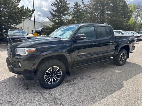 Used 2023 Toyota Tacoma TRD Sport AWD/4WD image 3