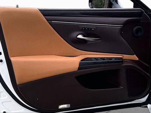 Used 2019 Lexus ES 300h w/ Premium Package FWD image 25