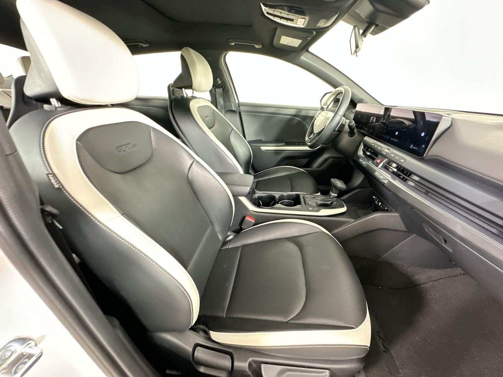 Used 2025 Kia K4 GT-Line w/ GT-Line Premium Package FWD image 41