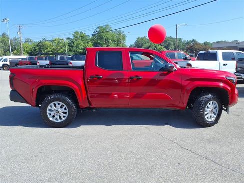 Used 2025 Toyota Tacoma SR AWD/4WD image 3