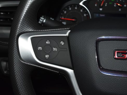 Used 2023 GMC Acadia SLE FWD image 7
