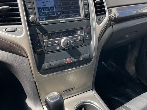 Used 2011 Jeep Grand Cherokee Laredo AWD/4WD image 13