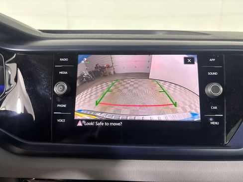 Used 2023 Volkswagen Taos SE w/ Panoramic Sunroof Package FWD image 19