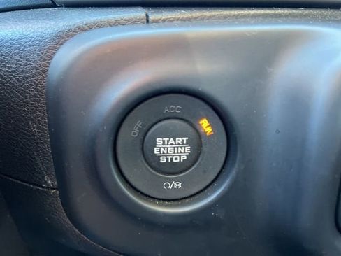 Used 2019 Jeep Wrangler Sport image 18