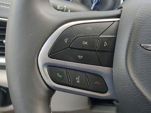 Used 2024 Chrysler Pacifica Limited image 33