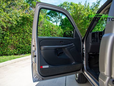 Used 2004 Chevrolet Silverado 1500 4x4 Regular Cab w/ Light Duty Power Package image 23
