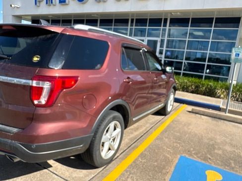 Used 2018 Ford Explorer XLT FWD image 10