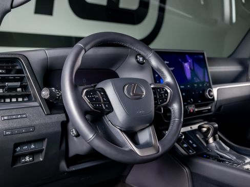 Used 2024 Lexus GX 550 w/ Accessory Package (2T) AWD/4WD image 34