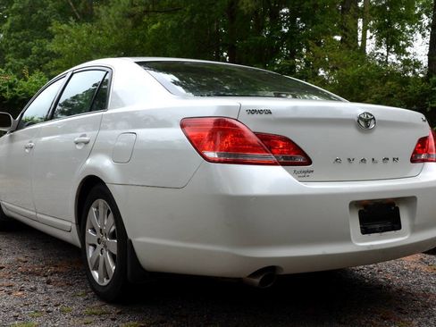 Used 2006 Toyota Avalon XLS FWD image 7