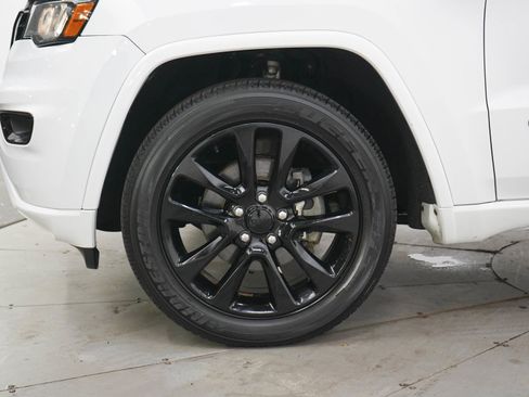 Used 2018 Jeep Grand Cherokee Altitude AWD/4WD image 29