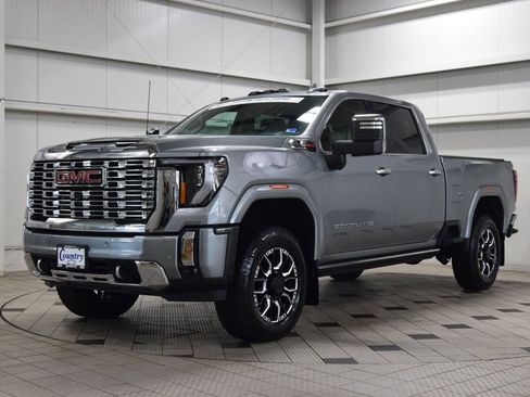 Used 2024 GMC Sierra 2500 Denali w/ Denali Reserve Package AWD/4WD image 3