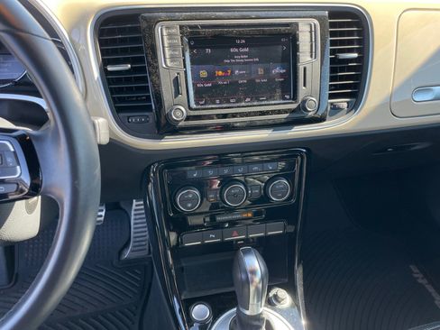 Used 2019 Volkswagen Beetle 2.0T Final Edition SEL FWD image 11