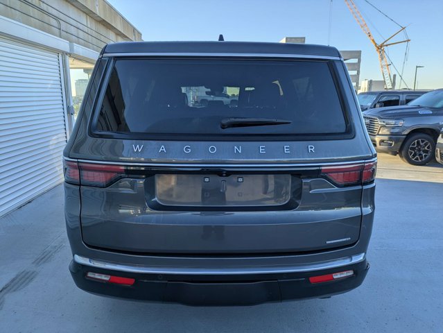 Certified 2024 Jeep Wagoneer L Series II w/ Flexible Seating Group AWD/4WD image 4