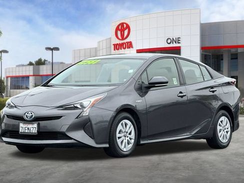 Used 2016 Toyota Prius Two FWD image 9