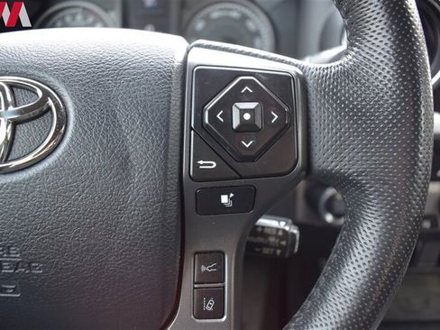 Used 2018 Toyota Tacoma TRD Off-Road AWD/4WD image 17