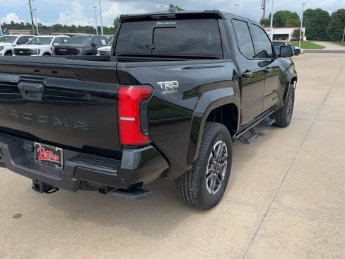 Used 2025 Toyota Tacoma TRD Sport w/ TRD Sport Upgrade Package RWD image 7