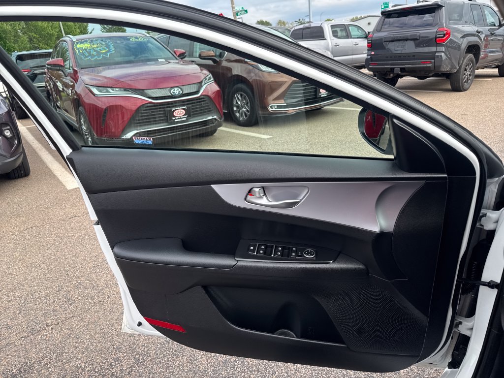 Used 2024 Kia Forte LXS w/ LXS Technology Package FWD image 32