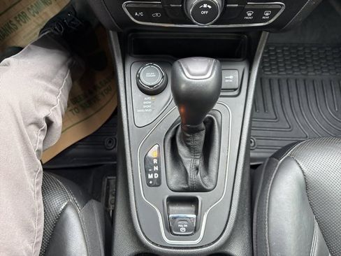 Used 2021 Jeep Cherokee Latitude Lux image 24