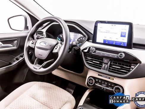 Used 2021 Ford Escape SE image 21
