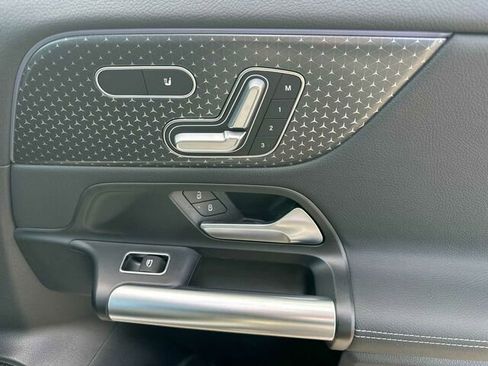 Used 2025 Mercedes-Benz GLA 250 4MATIC image 22