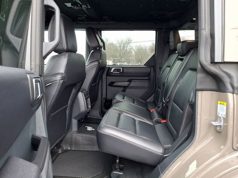 Used 2025 Ford Bronco Outer Banks image 10