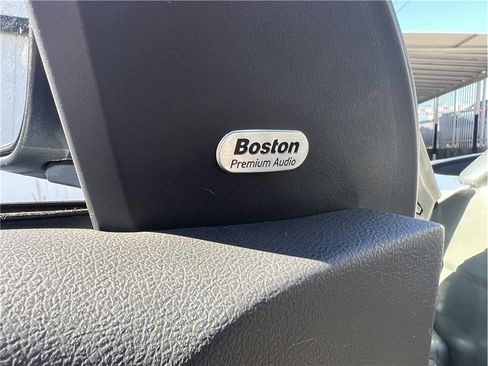 Used 2006 Chrysler 300 C w/ Protection Group II image 14