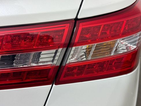 Used 2013 Toyota Avalon Limited image 32