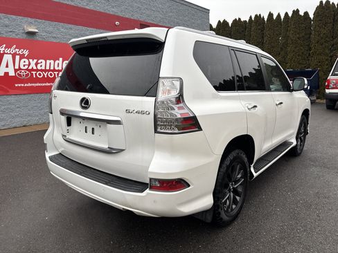 Used 2020 Lexus GX 460 Premium w/ Premium Package image 3