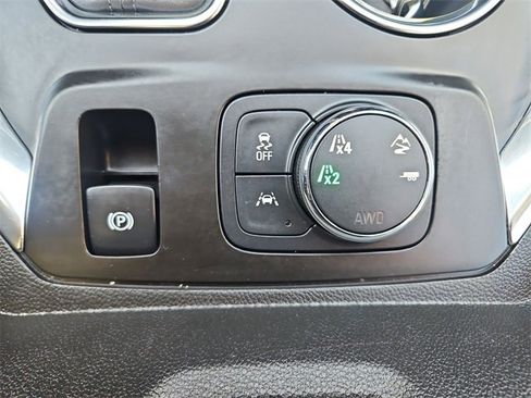 Certified 2020 Chevrolet Traverse LT w/ Driver Confidence II Package image 34