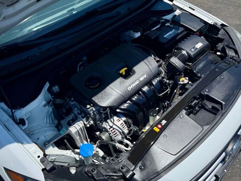 Used 2018 Hyundai Elantra SE image 26