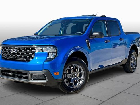 Certified 2025 Ford Maverick XLT image 2