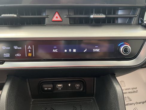 Used 2024 Kia Sportage EX image 12