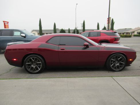 Used 2018 Dodge Challenger T/A image 5