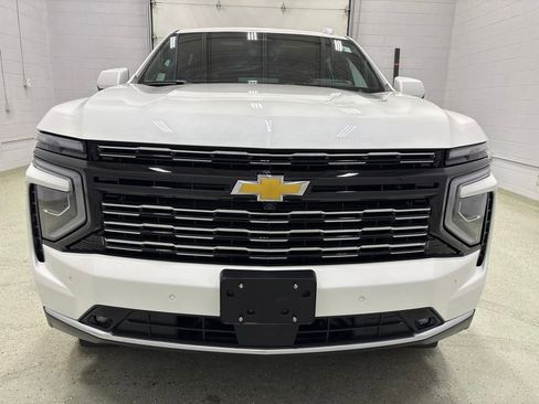 Used 2025 Chevrolet Suburban High Country AWD/4WD image 9