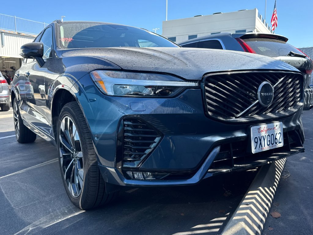 Certified 2026 Volvo XC60 B5 Plus AWD/4WD image 2