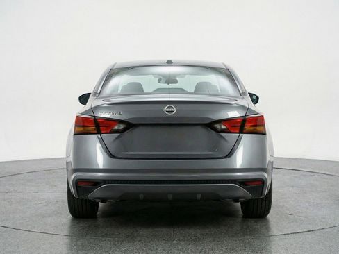 Used 2025 Nissan Altima 2.5 SV image 7