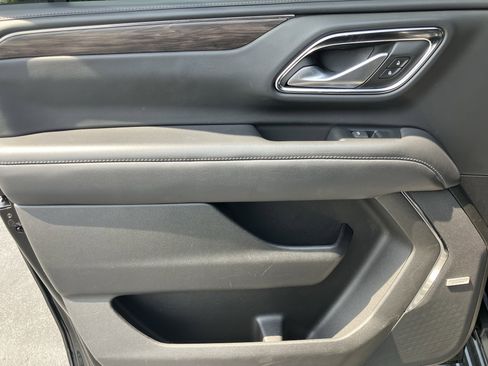 Used 2022 Chevrolet Suburban LT w/ Luxury Package image 16