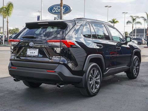 Used 2024 Toyota RAV4 XLE Premium image 7