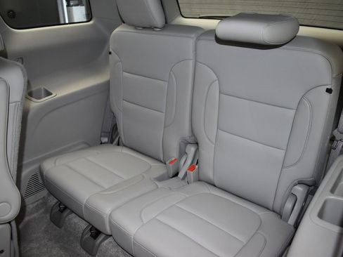 Used 2021 GMC Acadia SLT image 15