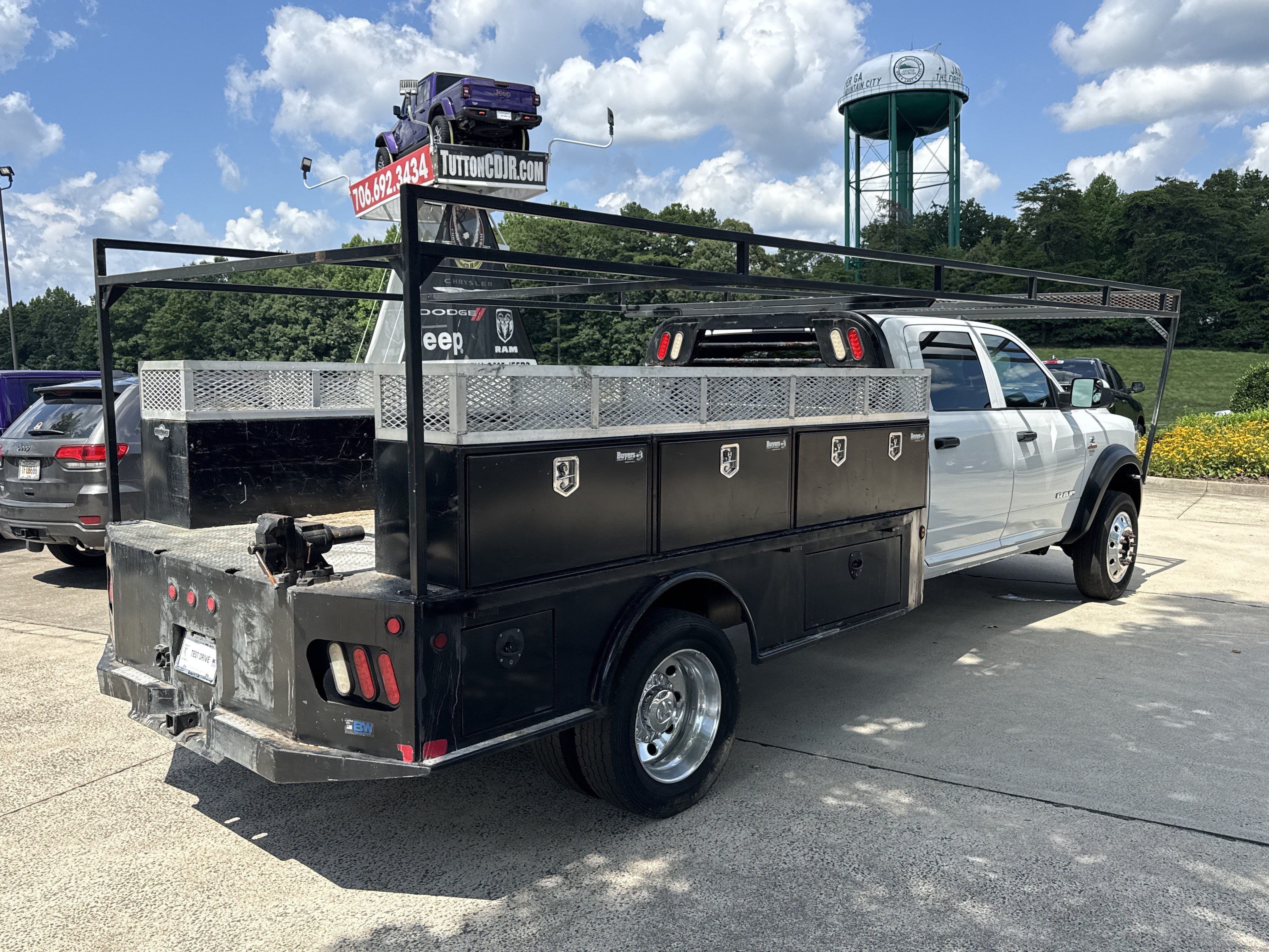 Used 2022 RAM 4500 Tradesman w/ Chrome Appearance Group AWD/4WD image 6