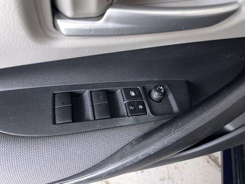 Used 2020 Toyota Corolla LE image 11