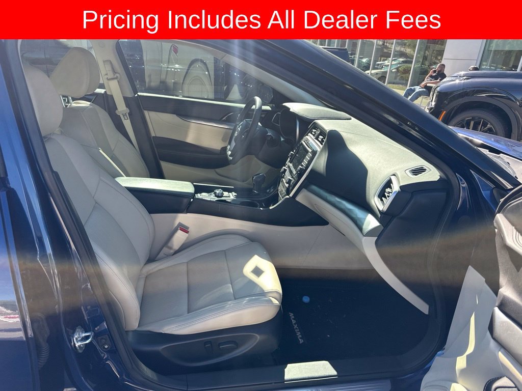 Used 2022 Nissan Maxima SV w/ Floor Mat Group FWD image 11
