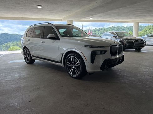 Used 2023 BMW X7 xDrive40i w/ Executive Package AWD/4WD image 6