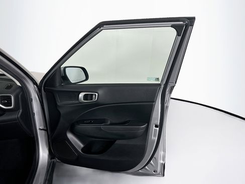 Used 2025 Hyundai Venue SEL FWD image 31