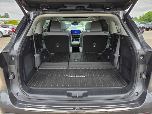 Certified 2025 Toyota Highlander Platinum AWD/4WD image 14