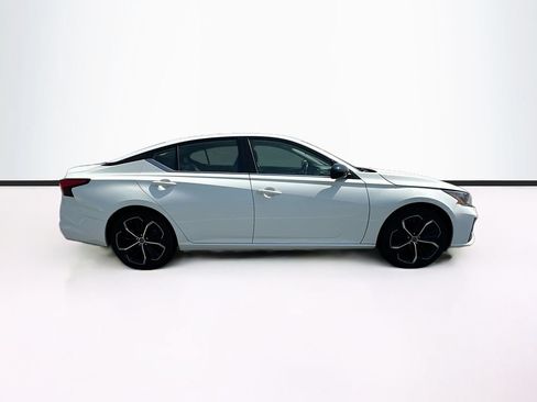 Used 2023 Nissan Altima 2.5 SR FWD image 11